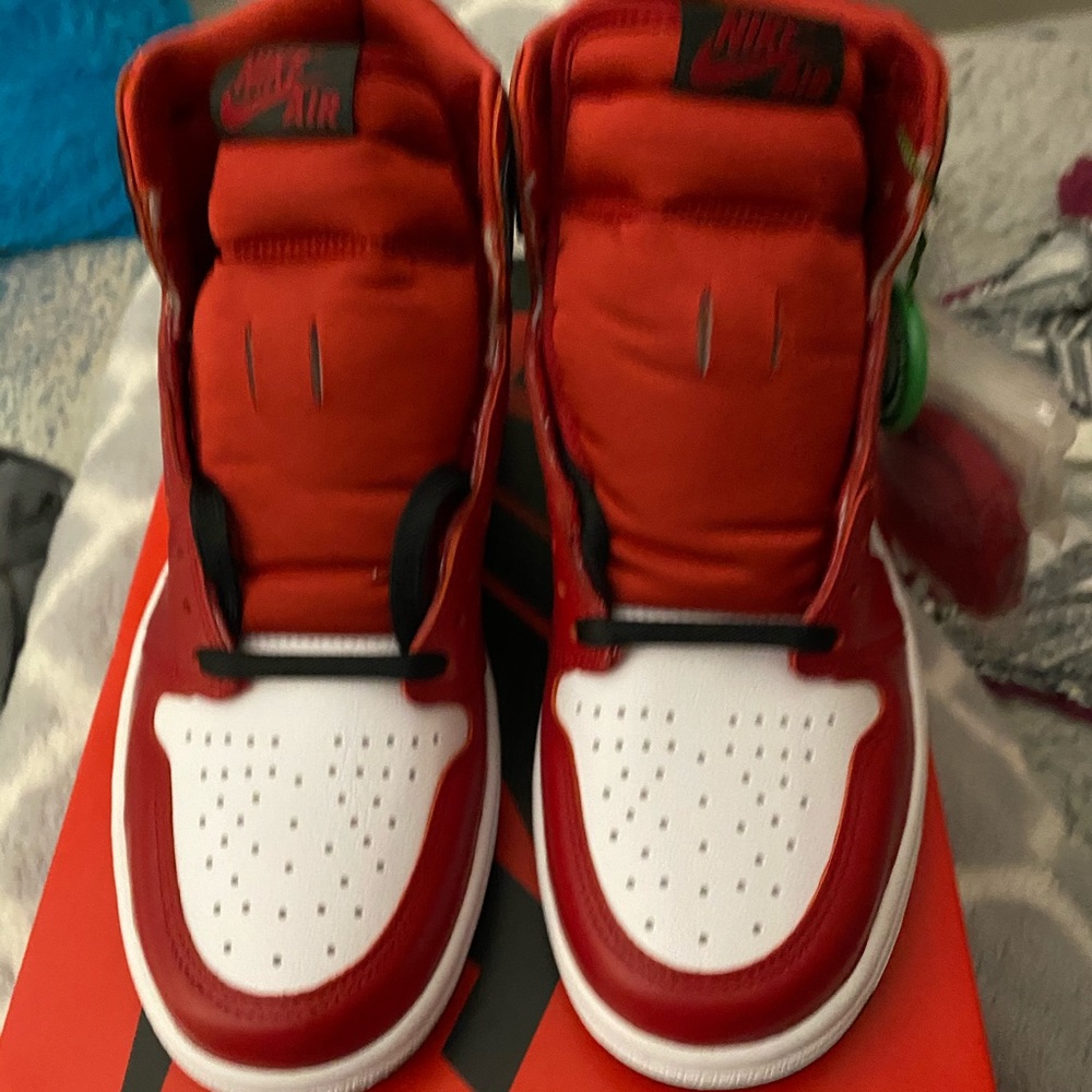 jordan 1 satin red - Picture 3 of 4